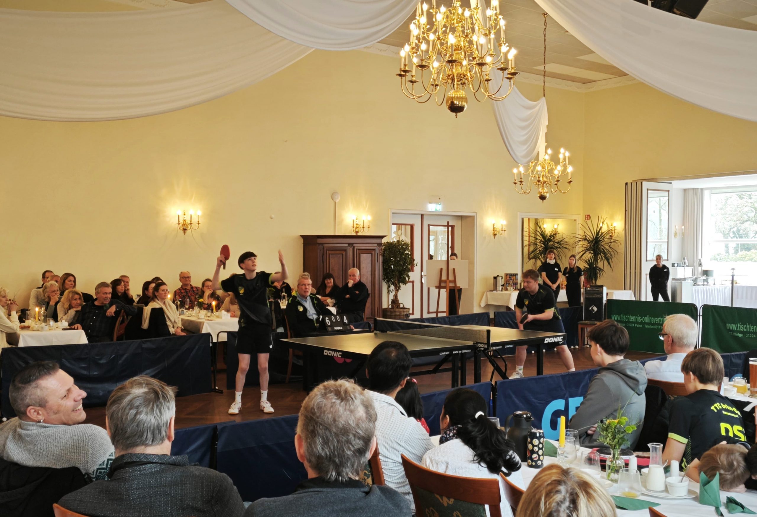 Croissant meets Tischtennis: Unsere Jugend beim TTC-Neujahrsfrühstück